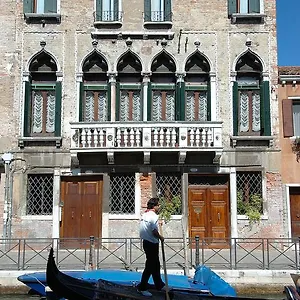 3* Pensión Palazzo Odoni