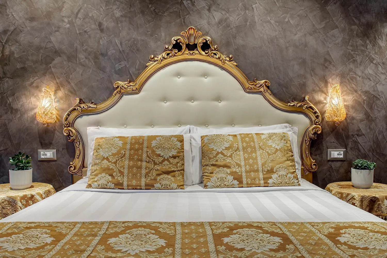 Hotel Pausania Velence 3*,