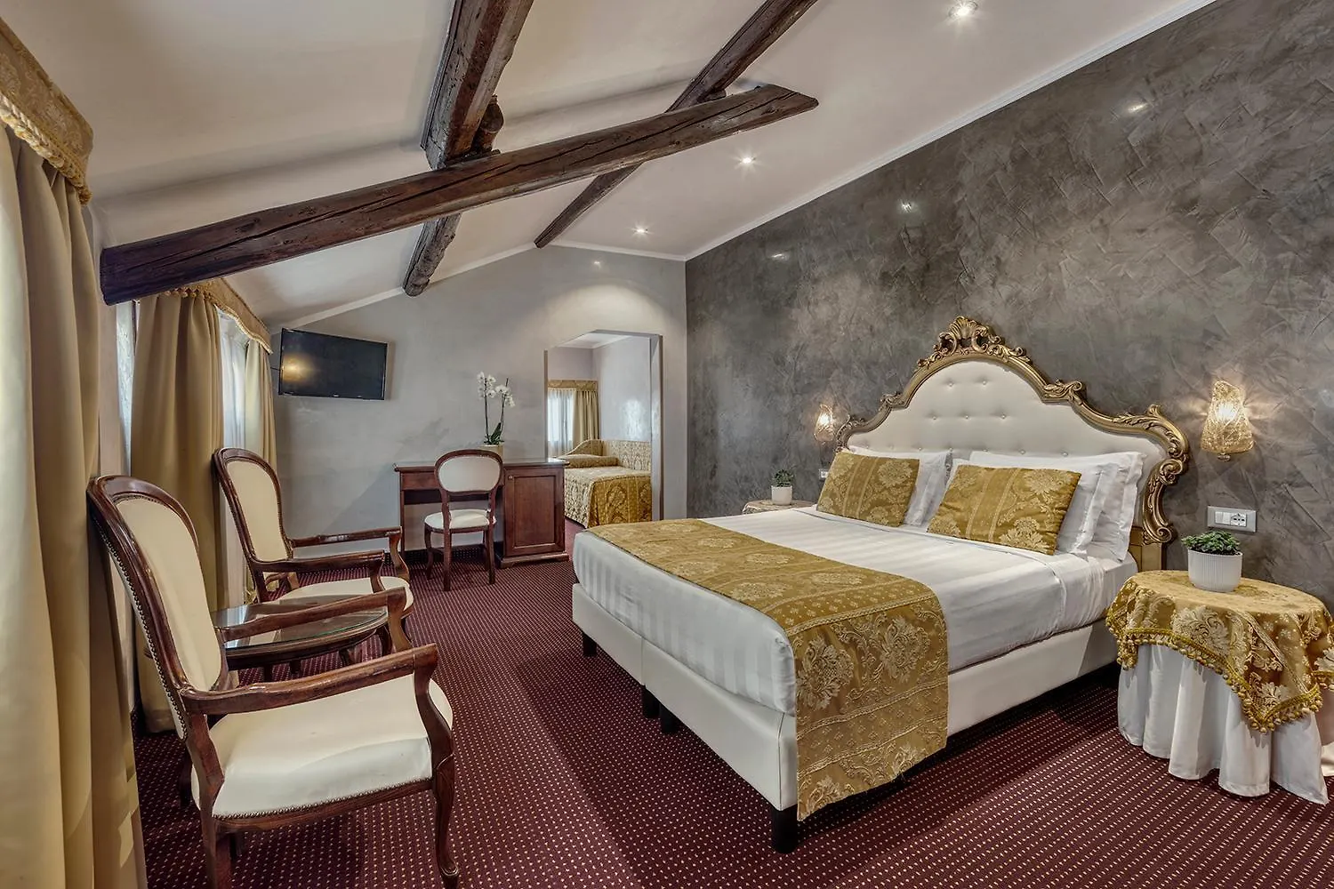 Hotel Pausania Velence 3*,
