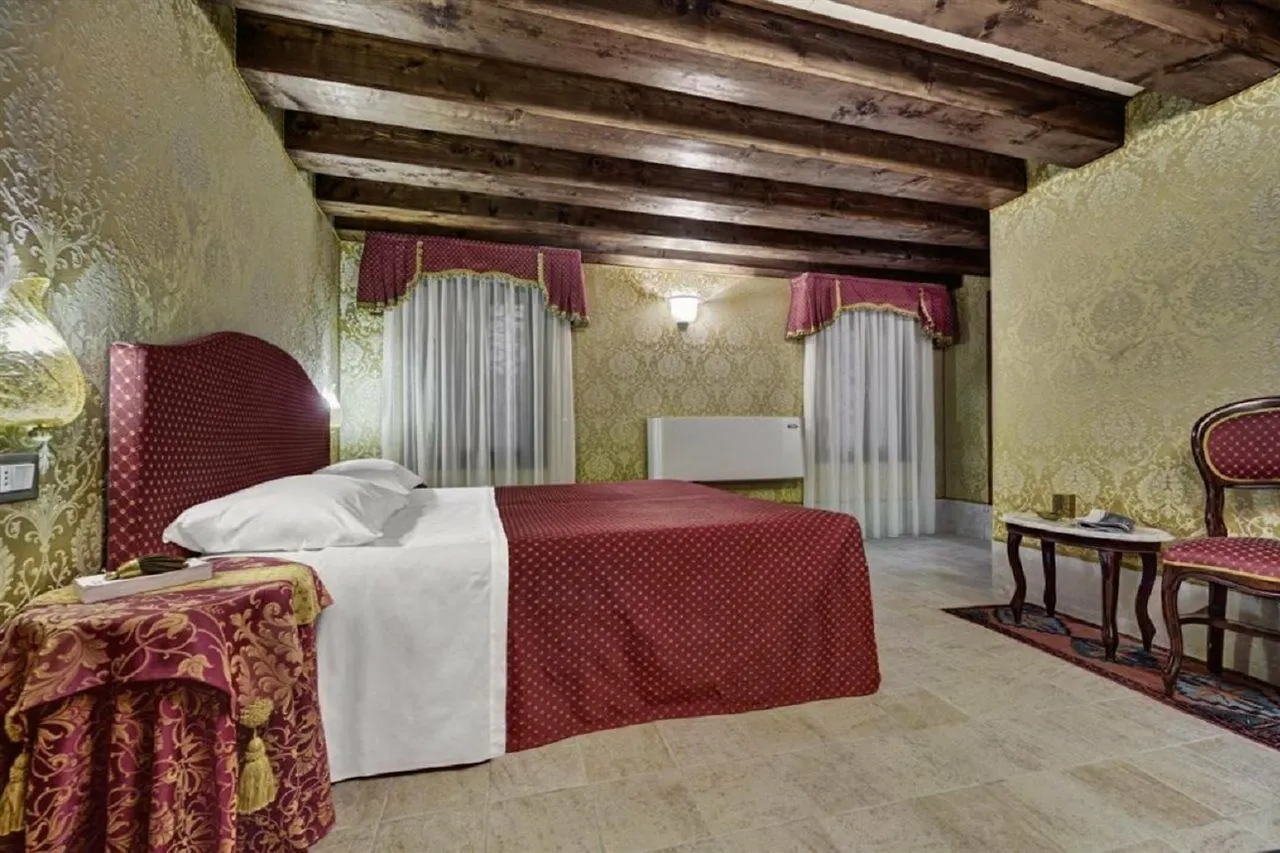 Hotel Pausania Velence